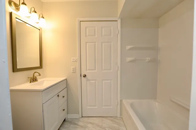 $2,700 | 17306 Peach Grove Lane, Hazel Crest, IL 60429