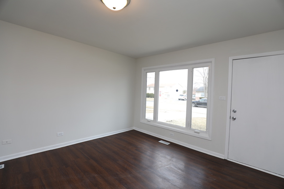 17306 Peach Grove Lane Hazel Crest, IL 60429 - Photo 6 of 9