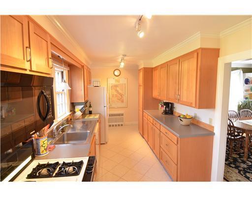 35 Dirigo Street Portland, ME 04102 - Photo 7 of 14 Kitchen.