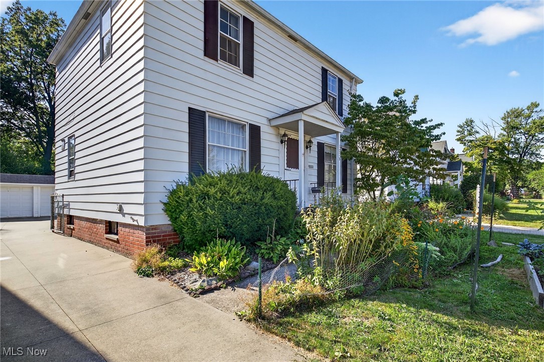 1078 Winston Road Cleveland, OH 44121 - Photo 2 of 47