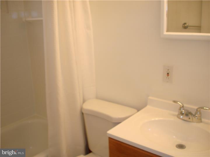 324 East Mill Road Maple Shade, NJ 08052 - Photo 14 of 25 Bathroom