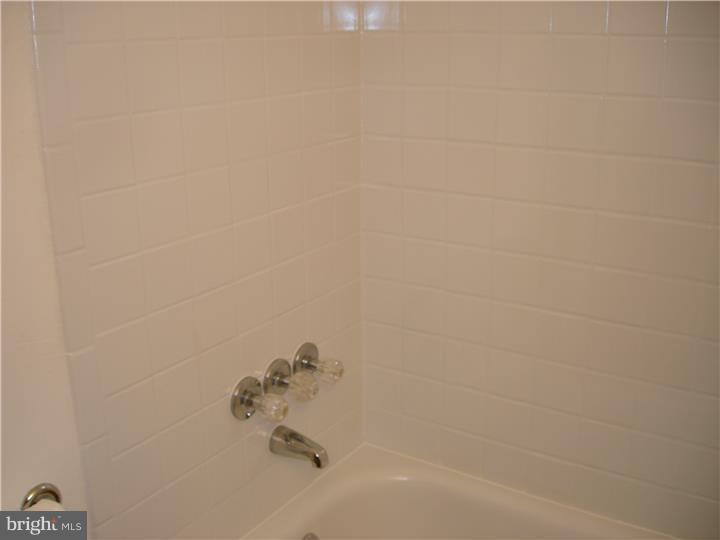324 East Mill Road Maple Shade, NJ 08052 - Photo 15 of 25 Bathroom