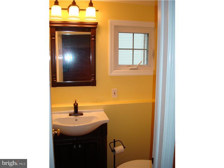 324 East Mill Road Maple Shade, NJ 08052 - Photo 16 of 25 Bathroom