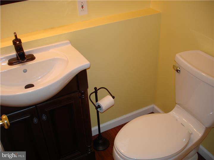 324 East Mill Road Maple Shade, NJ 08052 - Photo 17 of 25 Bathroom