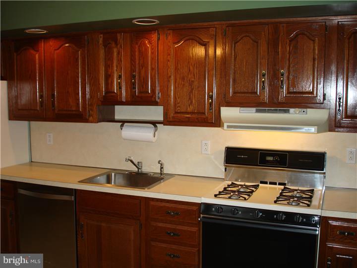 324 East Mill Road Maple Shade, NJ 08052 - Photo 3 of 25 Kitchen