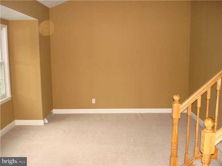 324 East Mill Road Maple Shade, NJ 08052 - Photo 5 of 25 Living Room