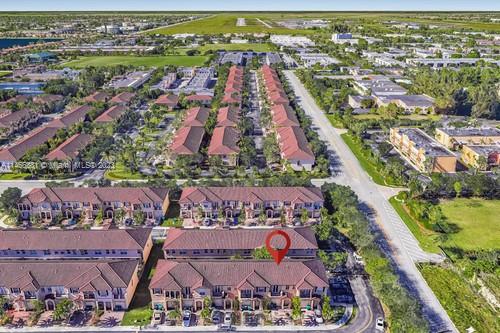 13234 Southwest 128th Path Miami, FL 33186 - Photo 36 of 38 an aerial view of residential building and lake