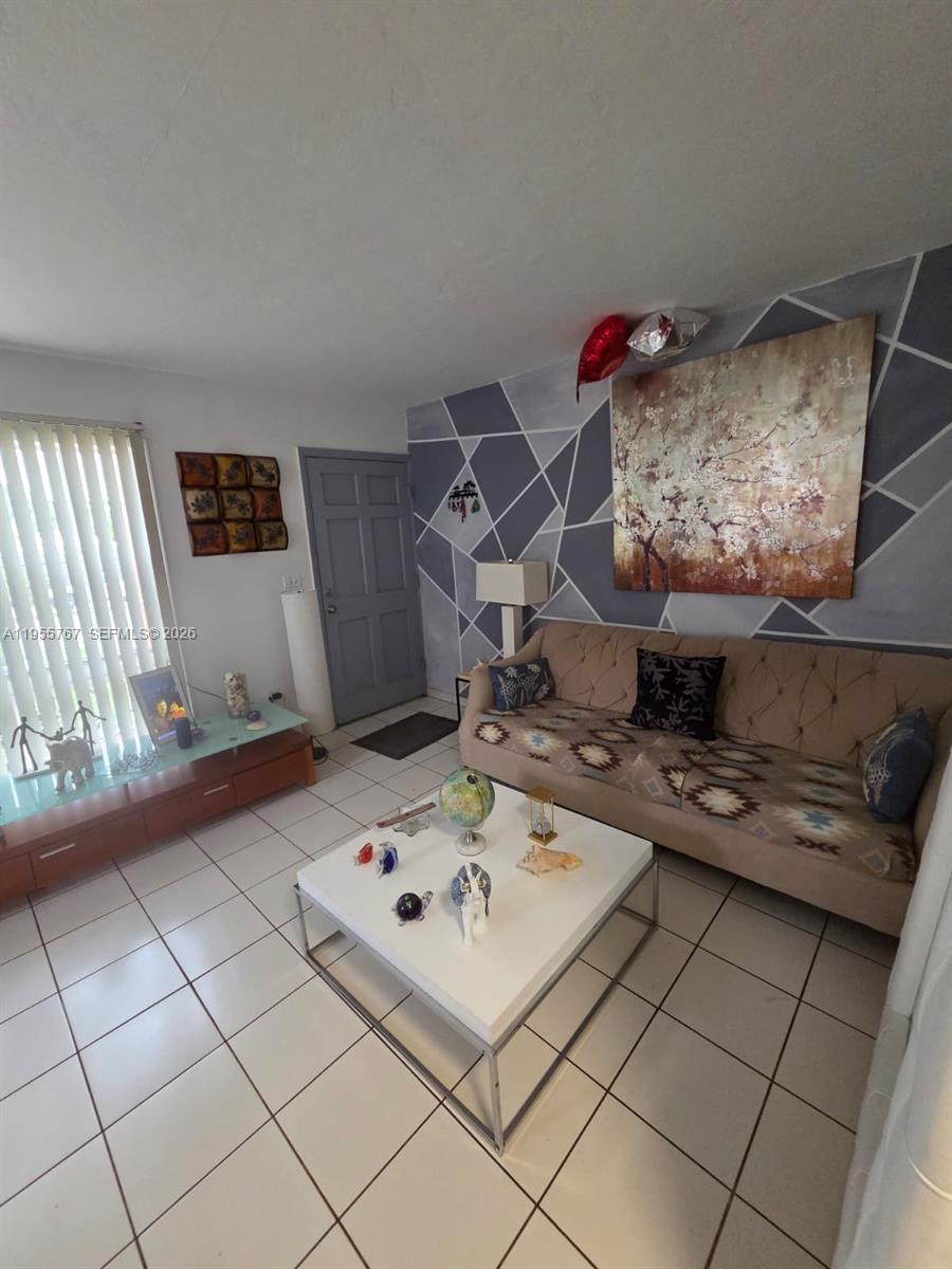 812 86th Street, Unit 1R Miami Beach, FL 33141 - Photo 5 of 12