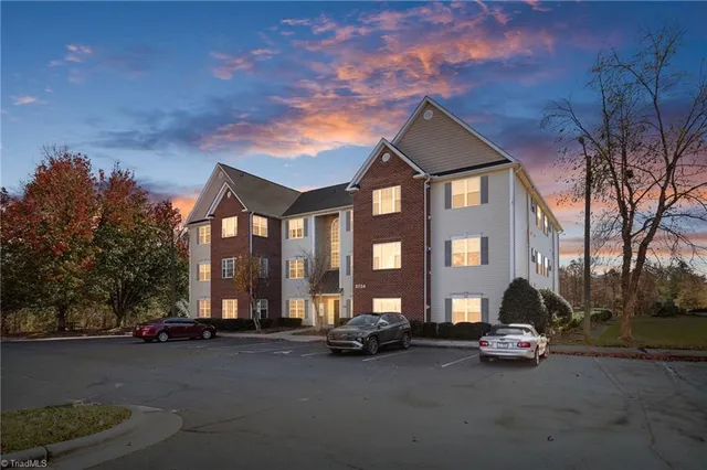 $179,900 | 3724 Spanish Peak Drive, Unit 2B, High Point, NC 27265