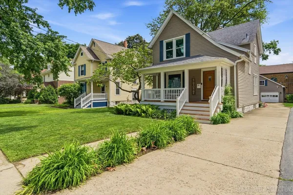 $380,000 | 722 Garfield Avenue, Aurora, IL 60506