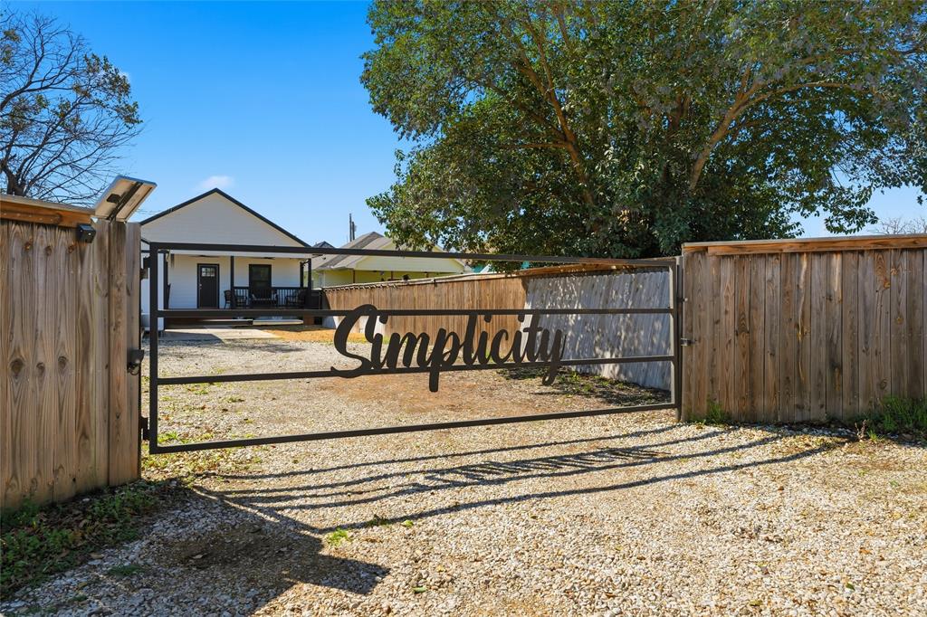 714 South 9th Street Waco, TX 76706 - Photo 1 of 34
