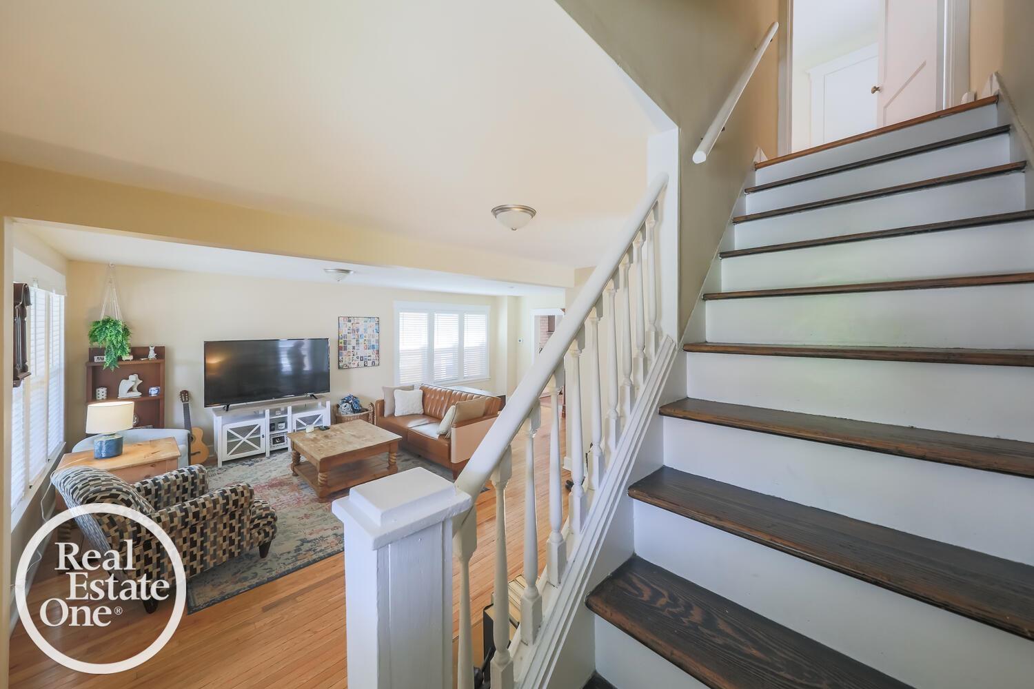 881 Nottingham Road Grosse Pointe, MI 48230 - Photo 16 of 25 50174598-d76aaac3-83f9-4ec0-8221-9d6811982801.JPG