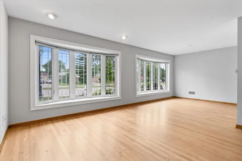 $525,000 | 7357 North Crawford Avenue, Lincolnwood, IL 60712