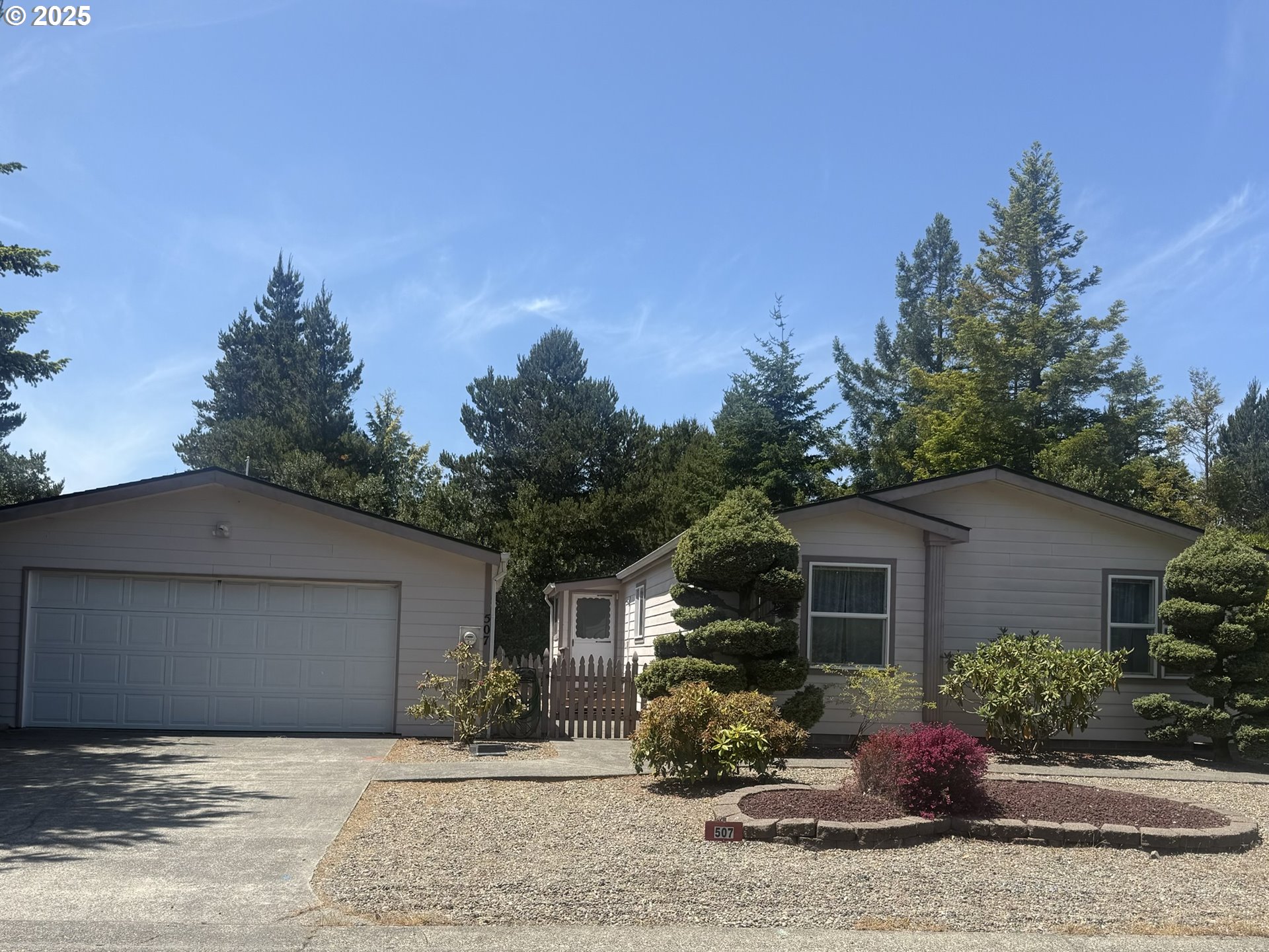 507 Robin Lane Florence, OR 97439 - Photo 2 of 33