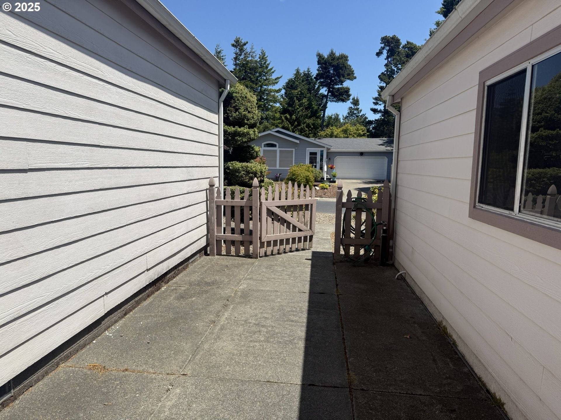 507 Robin Lane Florence, OR 97439 - Photo 3 of 33