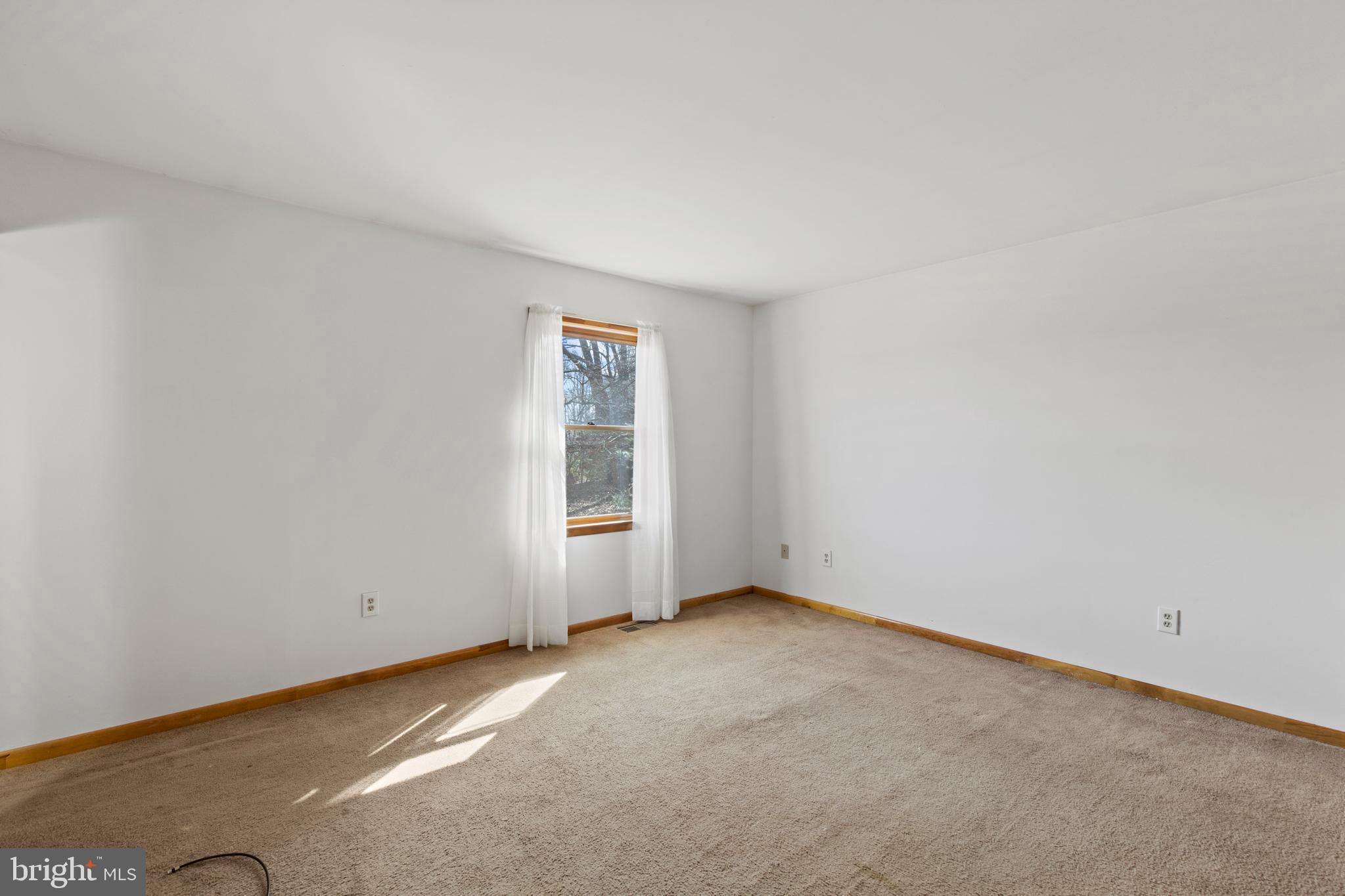 3999 North Stone Road Taneytown, MD 21787 - Photo 11 of 26 Owners bedroom