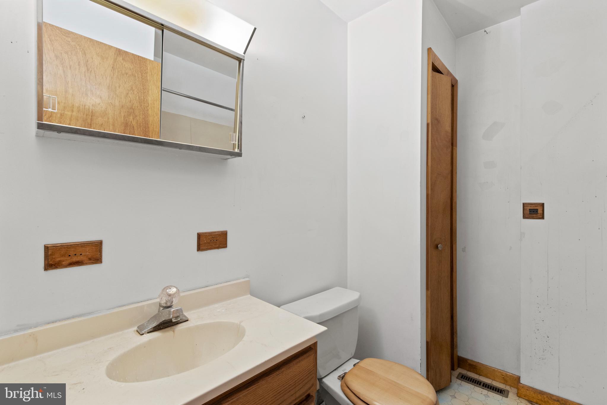 3999 North Stone Road Taneytown, MD 21787 - Photo 18 of 26 Hall Bathroom