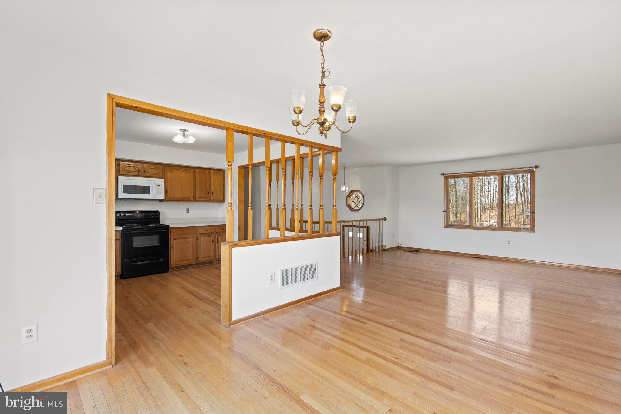 3999 North Stone Road Taneytown, MD 21787 - Photo 7 of 26 Dining Room