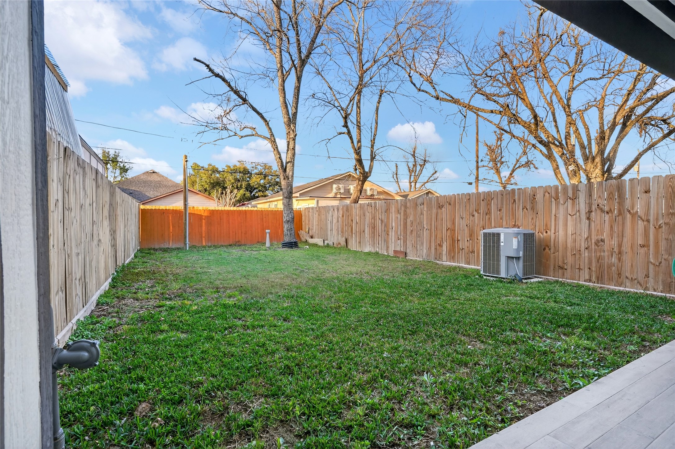 10232 Porto Rico Road Houston, TX 77041 - Photo 4 of 30 a backyard of a house with lots of green space