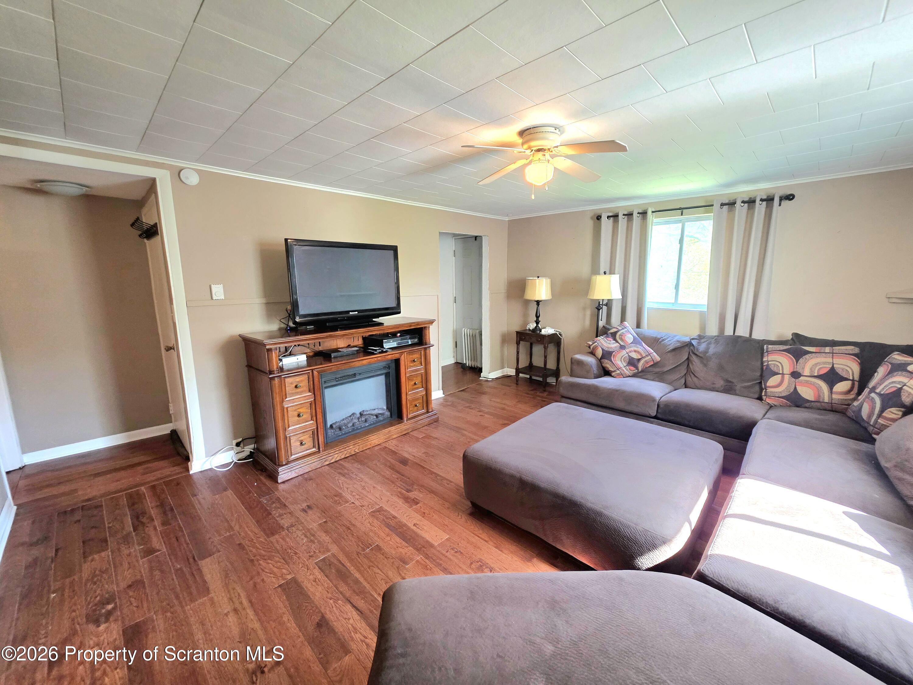 1333 Blue Berry Road Falls, PA 18615 - Photo 9 of 50 Living Room
