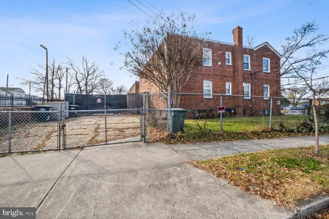 a view of a yard in front of a building