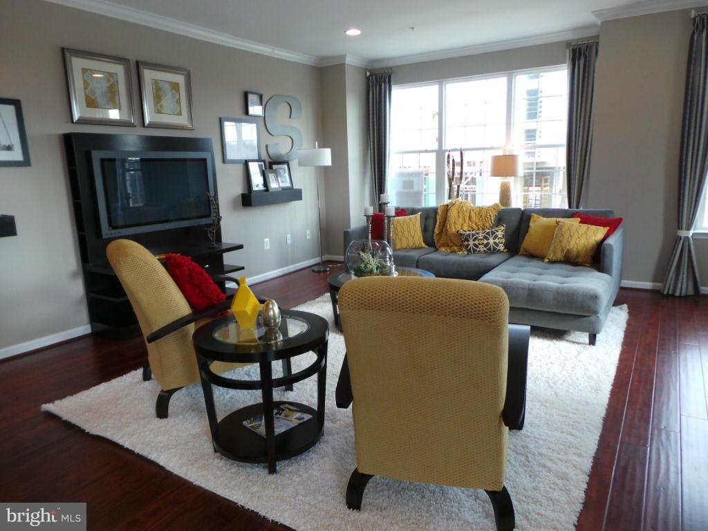7960 Blue Stream Drive Elkridge, MD 21075 - Photo 2 of 23 Living Room