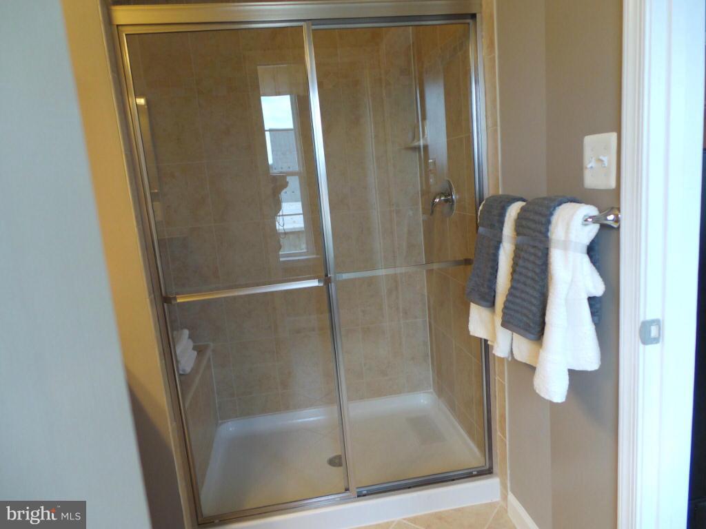 7960 Blue Stream Drive Elkridge, MD 21075 - Photo 17 of 23 Bath (Master)