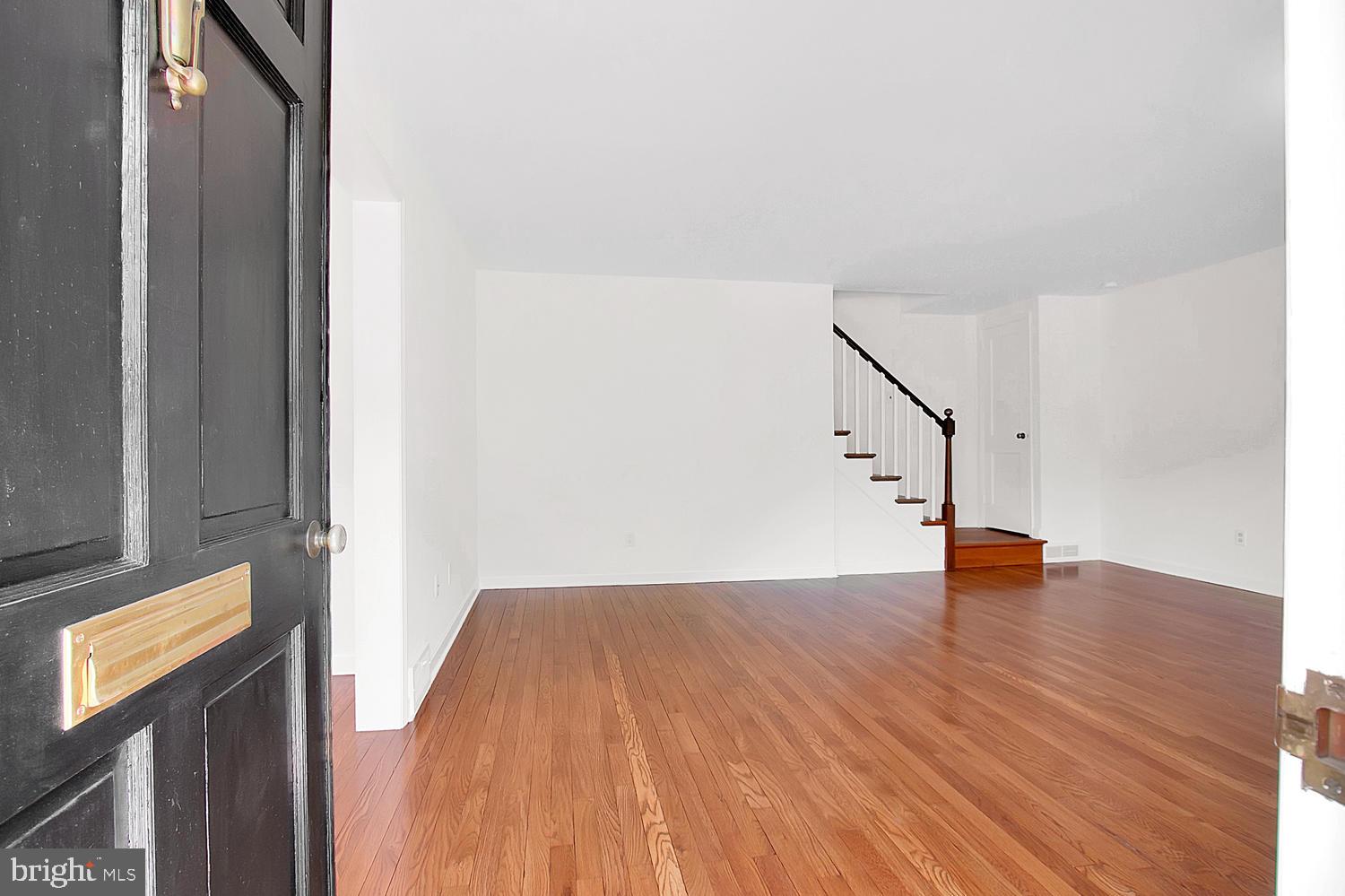 2206 Thomas Road Wilmington, DE 19803 - Photo 2 of 23 Open and bright living room