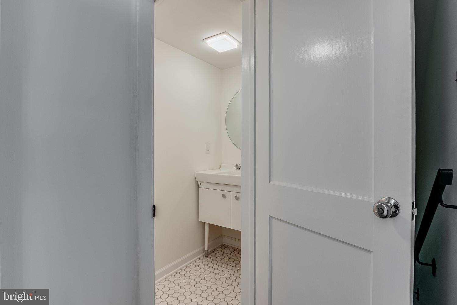 2206 Thomas Road Wilmington, DE 19803 - Photo 11 of 23 Renovated powder room