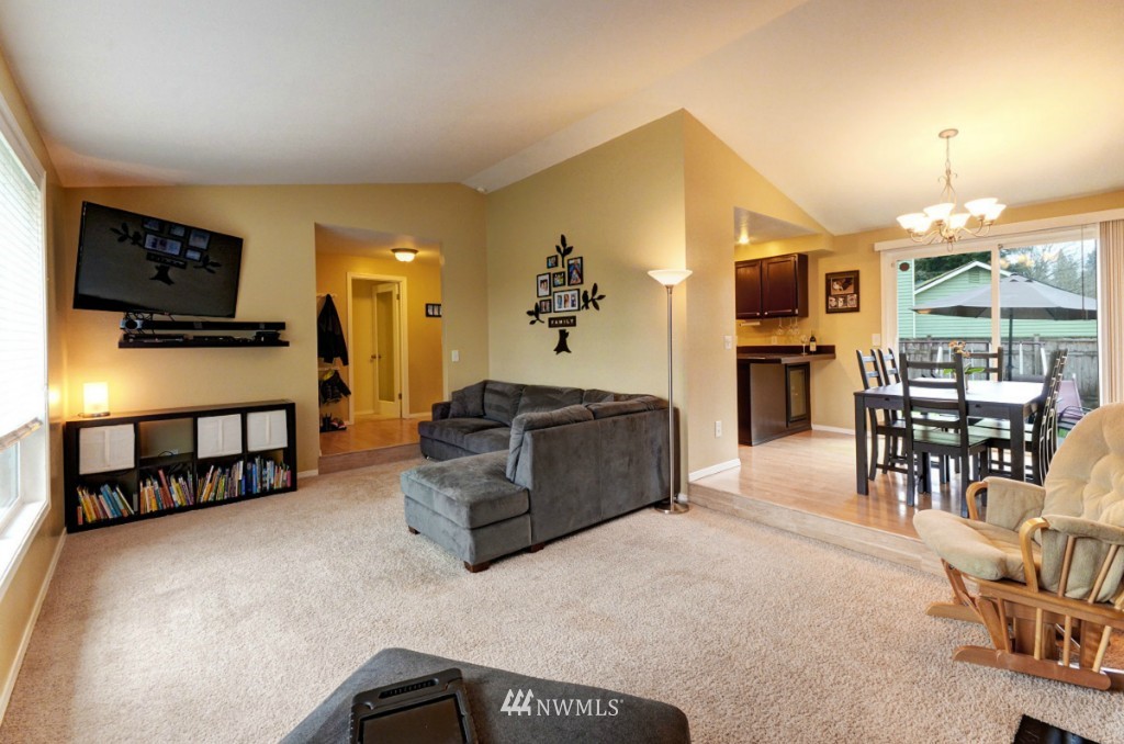 20919 Elberta Road Lynnwood, WA 98036 - Photo 2 of 21 Gallery Image 2