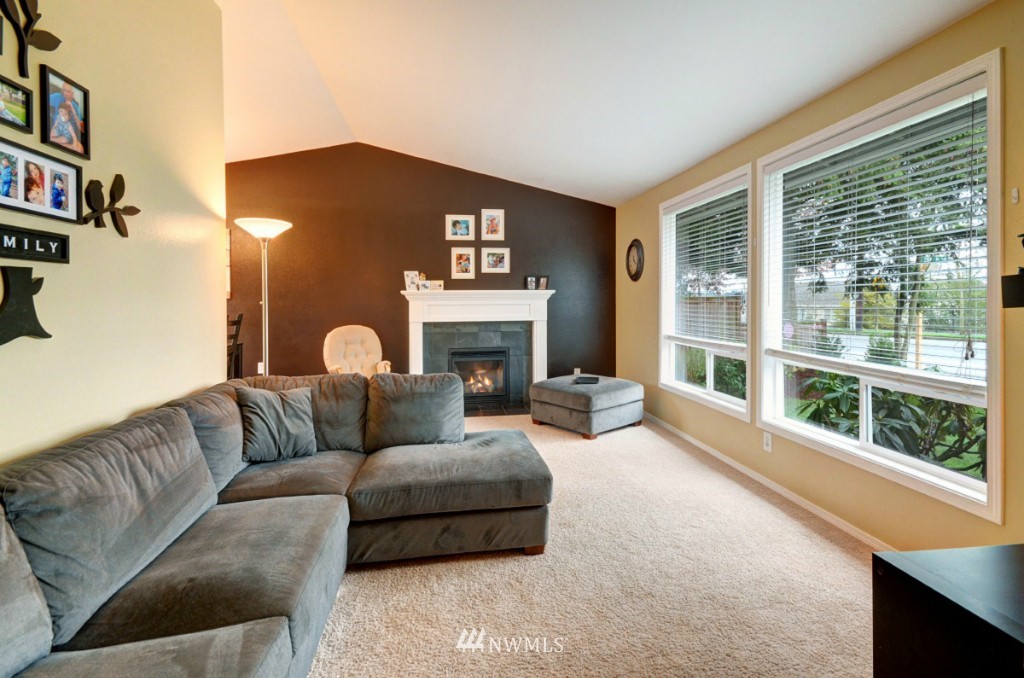 20919 Elberta Road Lynnwood, WA 98036 - Photo 3 of 21 Gallery Image 3