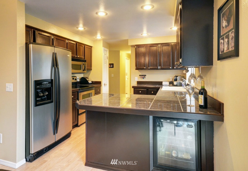 20919 Elberta Road Lynnwood, WA 98036 - Photo 4 of 21 Gallery Image 4