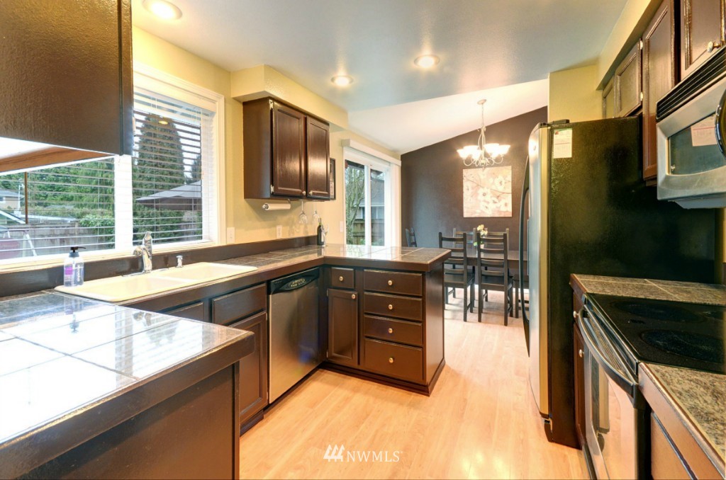 20919 Elberta Road Lynnwood, WA 98036 - Photo 5 of 21 Gallery Image 5