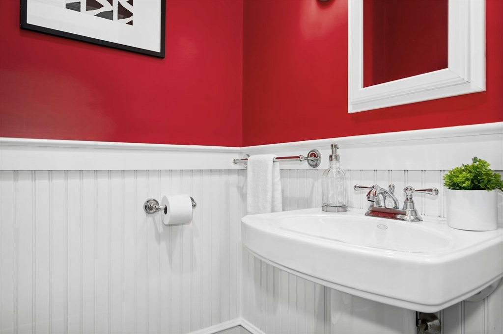 22 Grant Street Lexington, MA 02420 - Photo 16 of 37