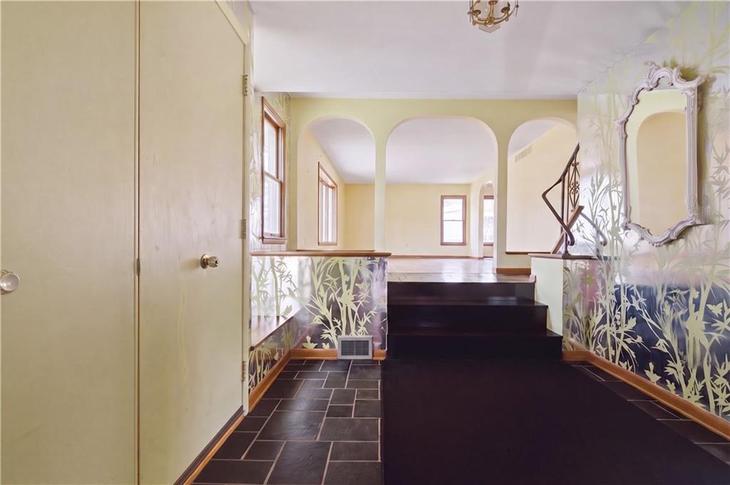 480 Herbst Manor Road Coraopolis, PA 15108 - Photo 3 of 50