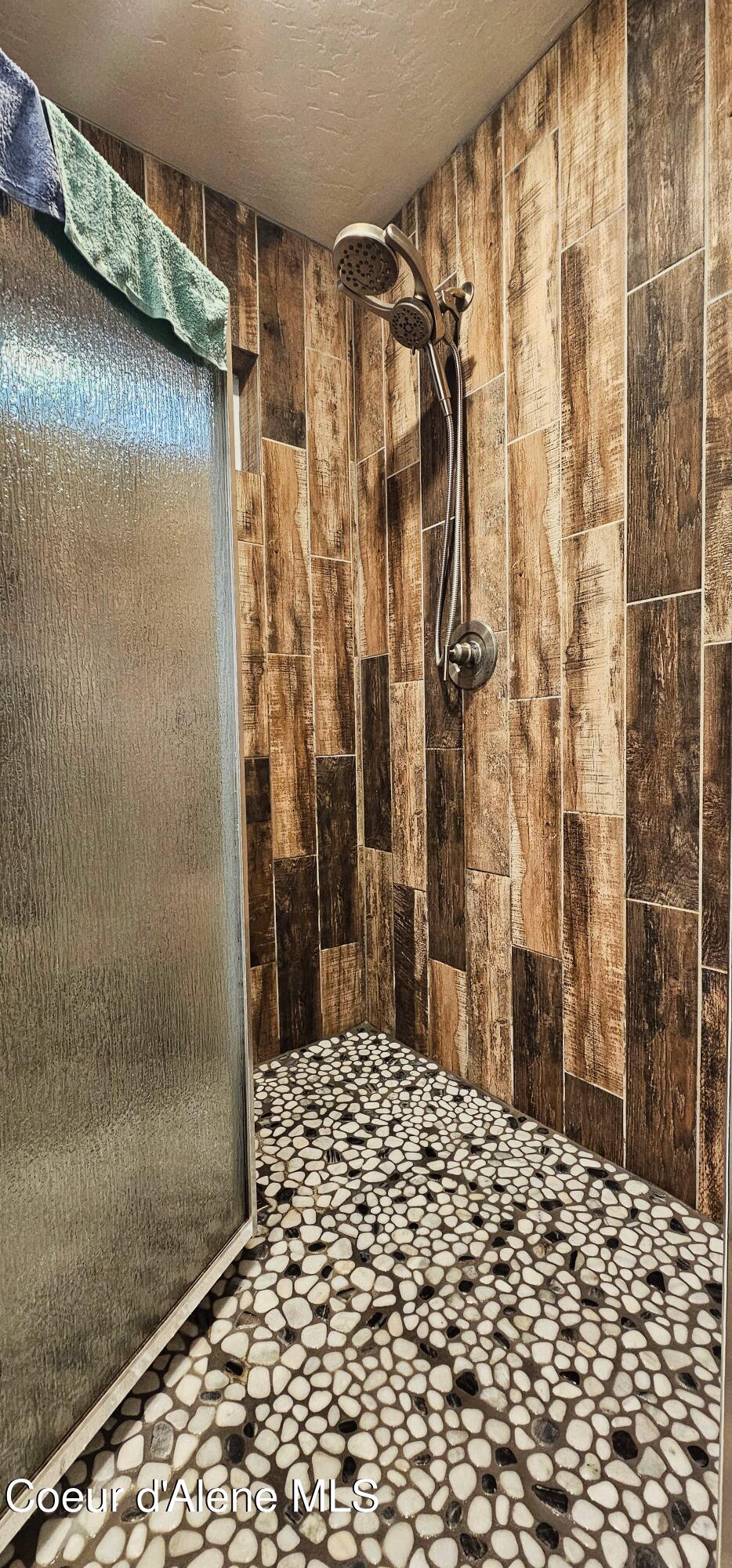 389 Hardy Loop Bonners Ferry, ID 83805 - Photo 11 of 18 20260129_130552