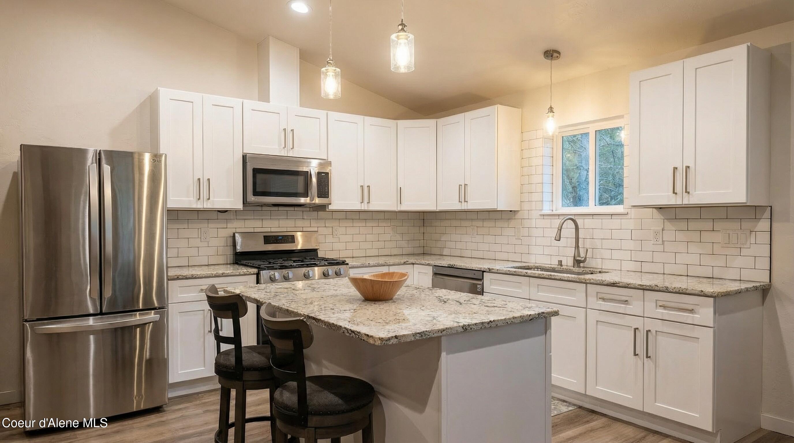 389 Hardy Loop Bonners Ferry, ID 83805 - Photo 4 of 18 Kitchen_17625