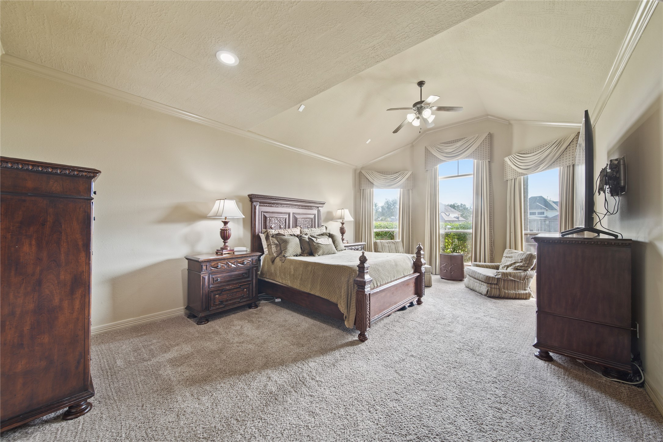 3414 Rue Orleans Missouri City, TX 77459 - Photo 28 of 46 a living room with furniture and a flat screen tv