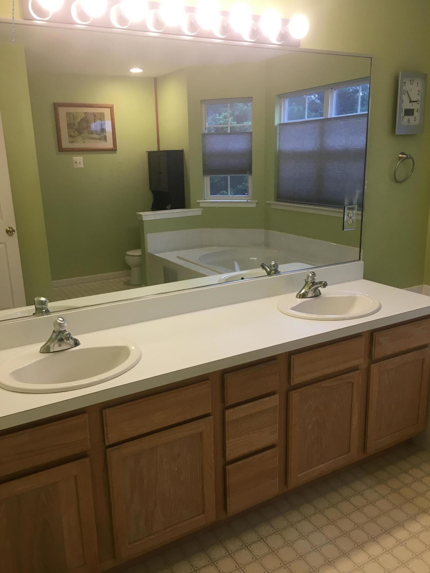136 Barracuda Road Manahawkin, NJ 08050 - Photo 33 of 35 82366241-71A5-47E4-B003-2A8BC921E232