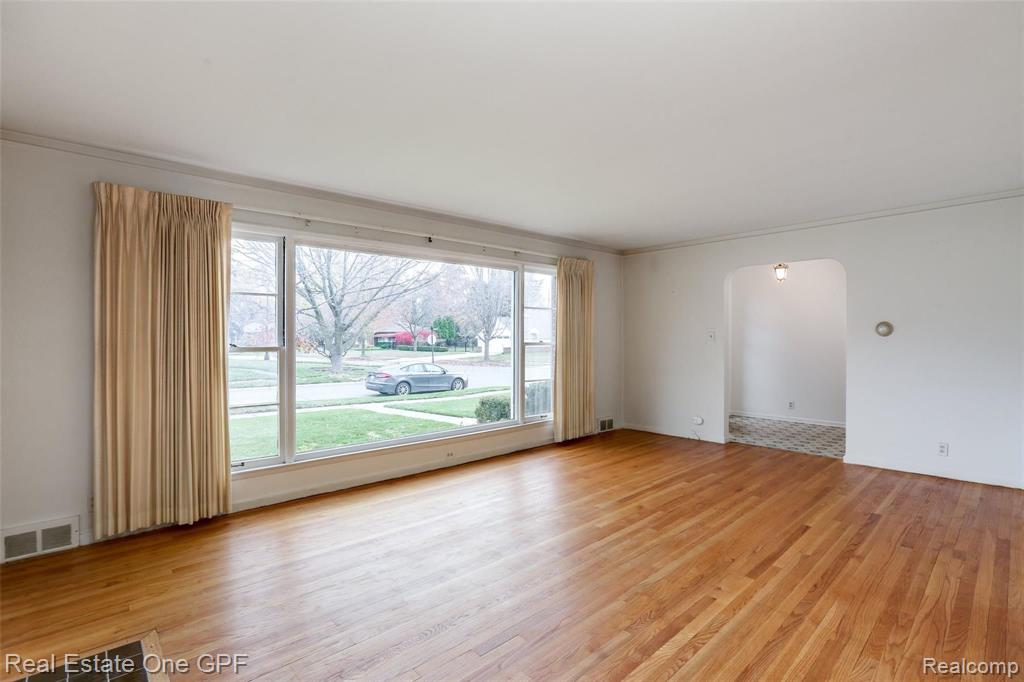 457 Lexington Road Grosse Pointe Farms, MI 48236 - Photo 3 of 26