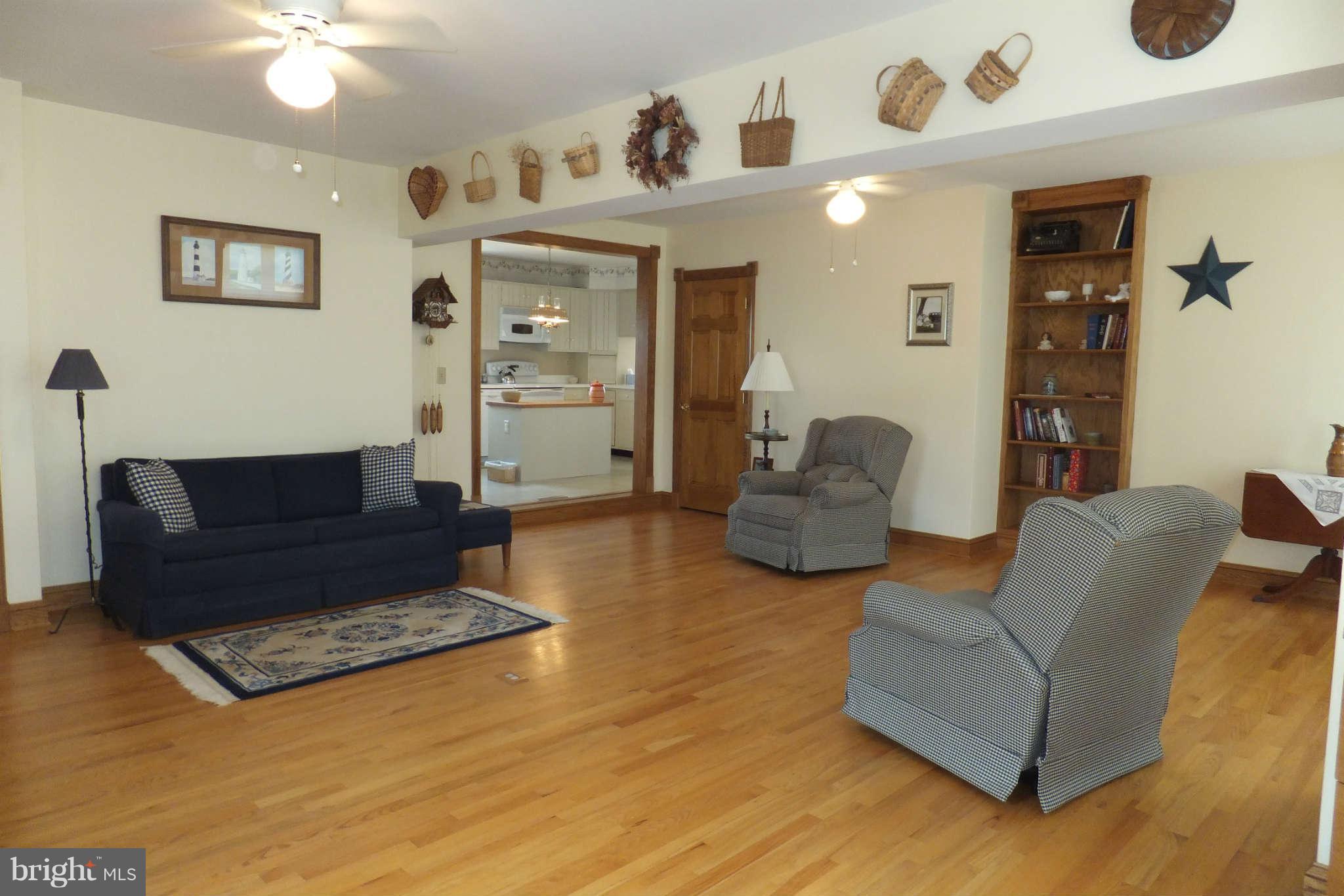 22700 Ridge Road Clarksburg, MD 20871 - Photo 3 of 30 Family Room