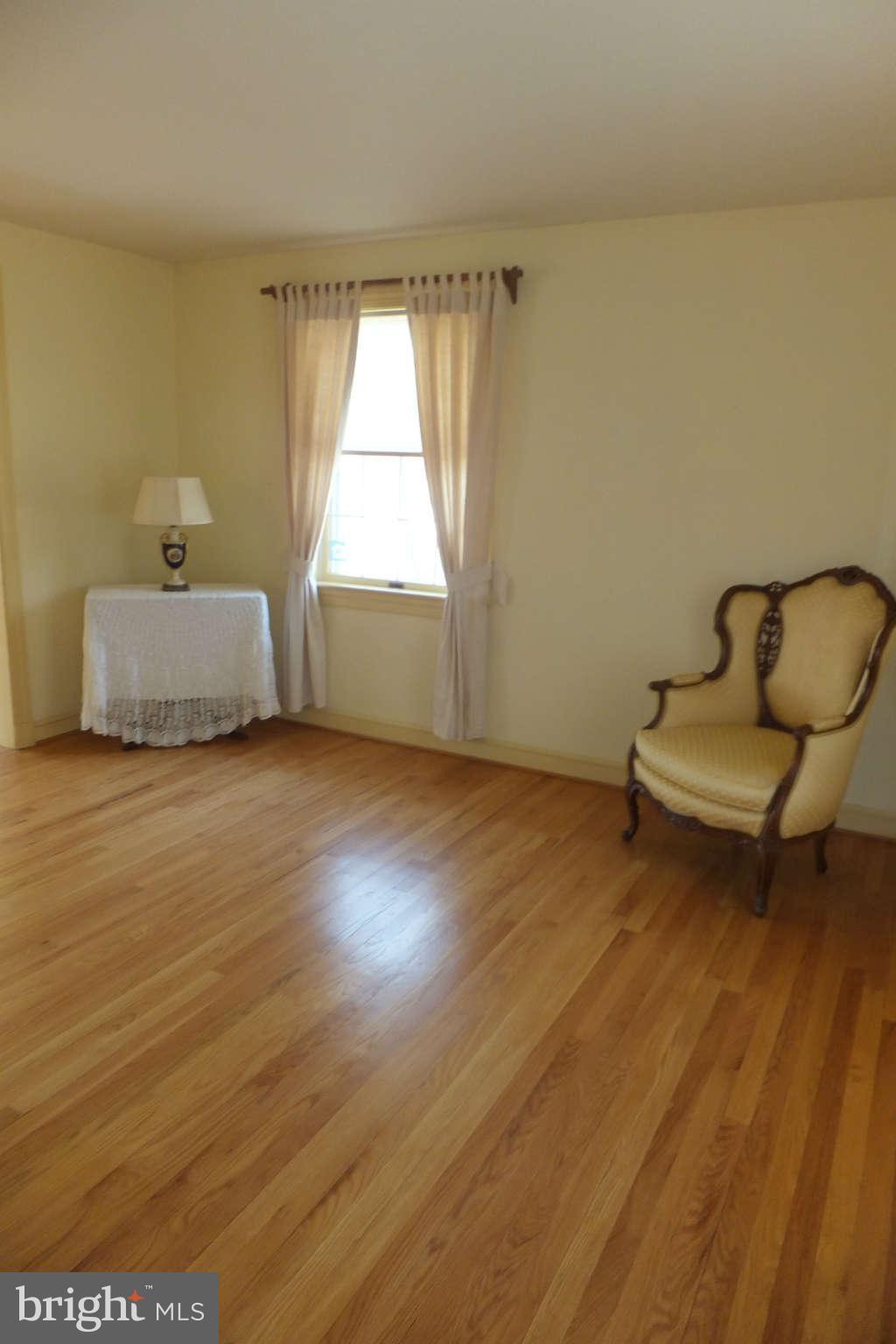 22700 Ridge Road Clarksburg, MD 20871 - Photo 9 of 30 Living Room
