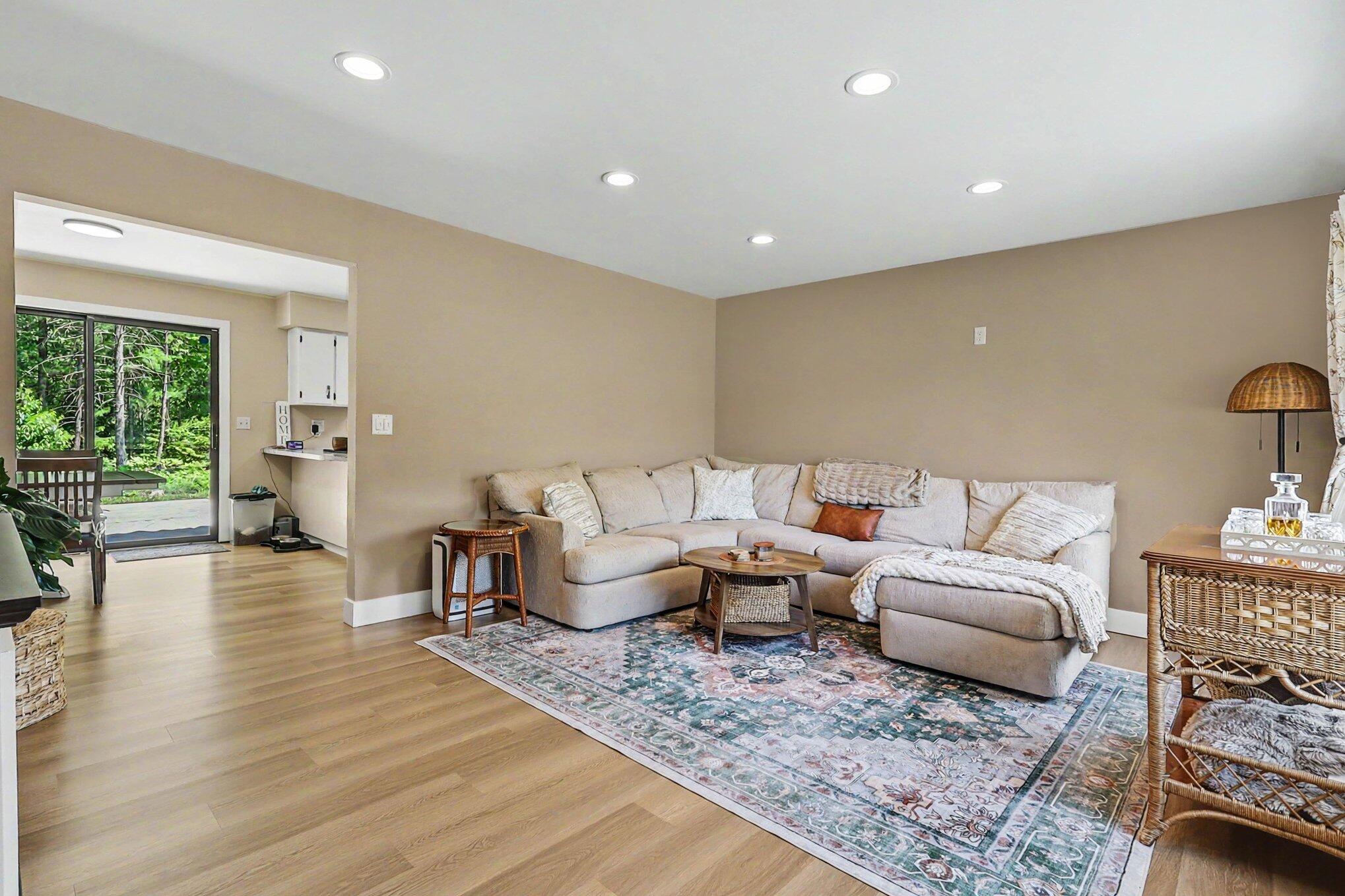 240 South Broton Road Muskegon, MI 49442 - Photo 8 of 25 007_file_2118