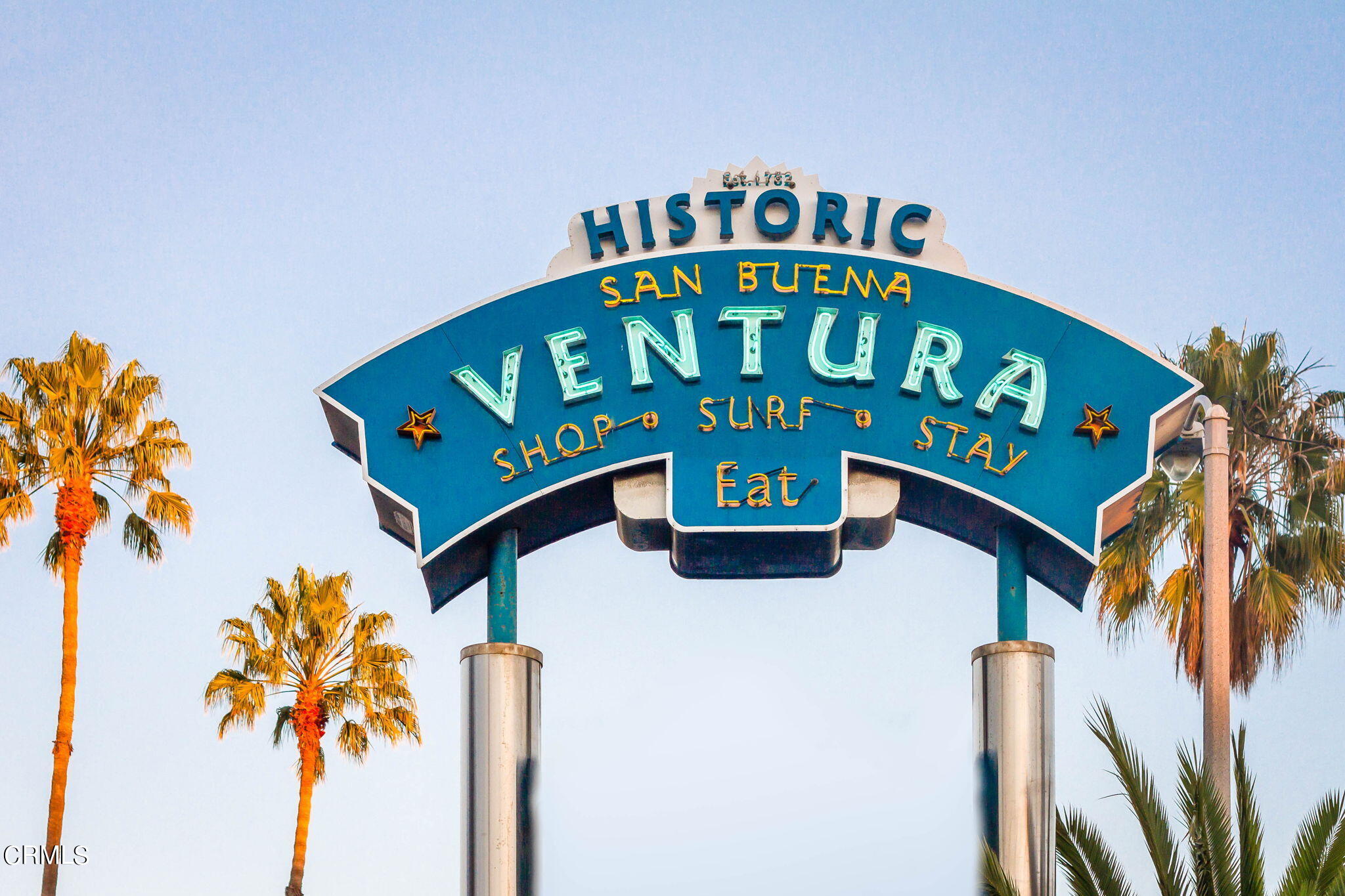 628 Whitecap Drive Ventura, CA 93003 - Photo 28 of 30 a picture of a room with furniture and a potted plant