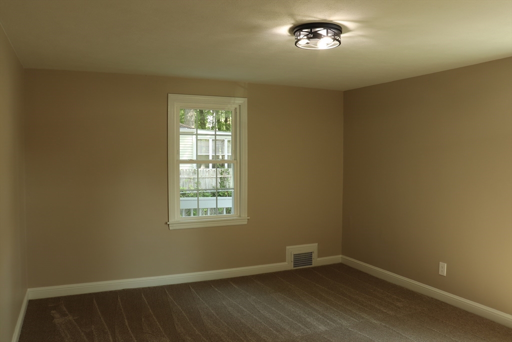 45 Vail Street Springfield, MA 01118 - Photo 12 of 22 Gallery Image 12