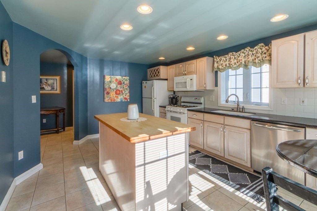 6 June Street Dracut, MA 01826 - Photo 3 of 30