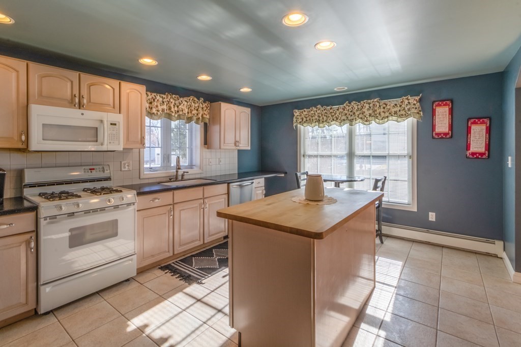 6 June Street Dracut, MA 01826 - Photo 4 of 30