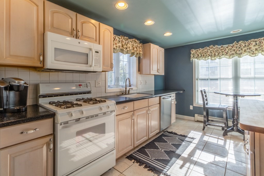 6 June Street Dracut, MA 01826 - Photo 5 of 30