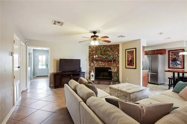 $2,300 | Undisclosed Address, Metairie, LA 70001