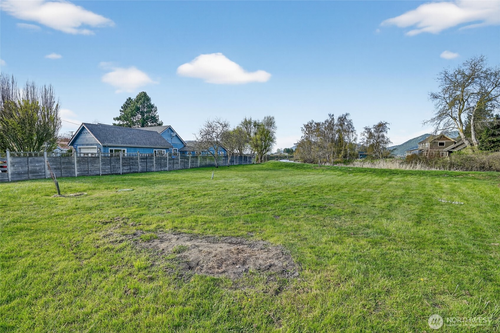 14075 Mactaggart Avenue Edison, WA 98232 - Photo 2 of 18